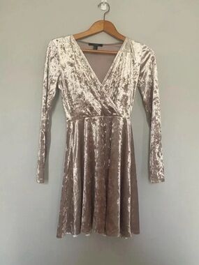 Forever 21 Gold Crushed Velvet Long Sleeve V Neck Mini Dress Size Small
